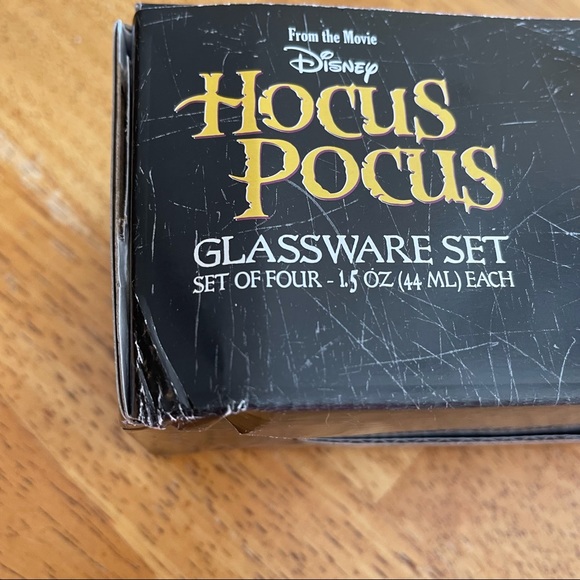 Disney HOCUS POCUS Amuck, Amuck, Amuck & More Sayings Set of 4 Shot Glasses NEW! - Picture 4 of 16